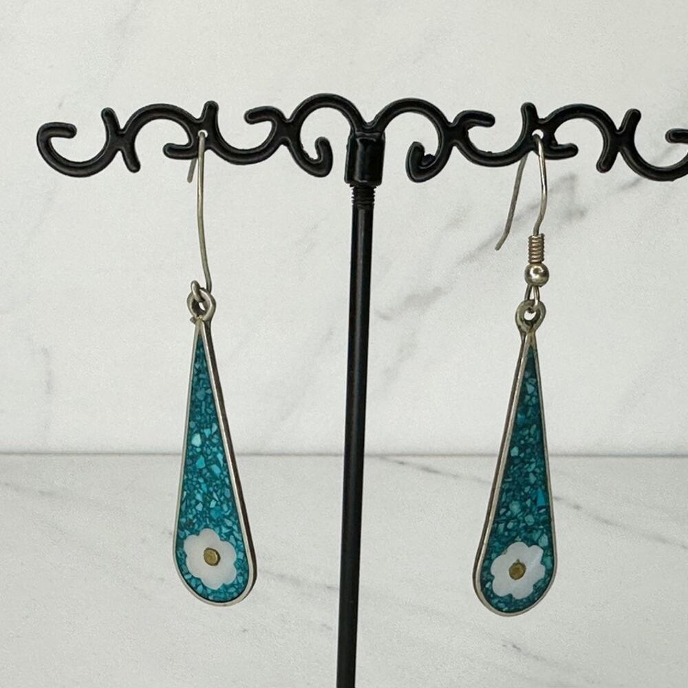 Vintage Alpaca Crushed Stone Mother of Pearl Flower Teardrop Dangle Earrings ✨